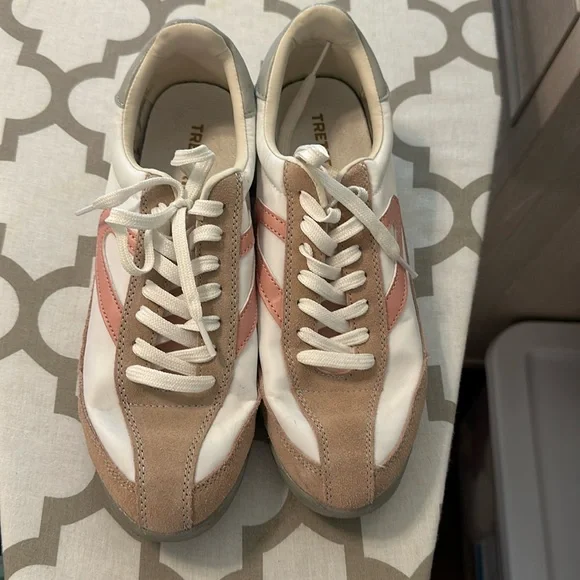 Women’s pink and white with gray trim tretorn retro sneakers worn once. - Picture 1 of 8